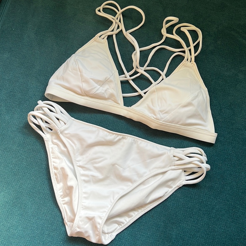 White strappy bikini ⚪️